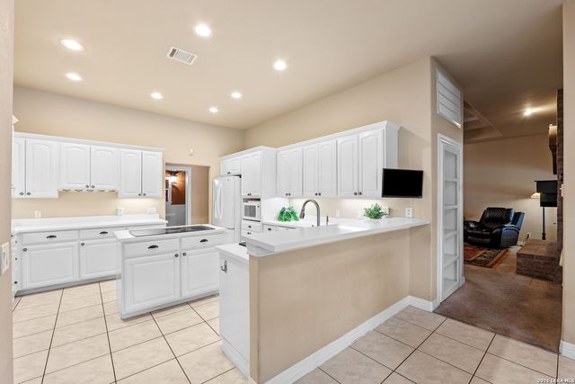 135 KENDALL PKWY, Boerne, TX 78015