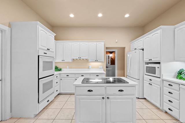135 KENDALL PKWY, Boerne, TX 78015