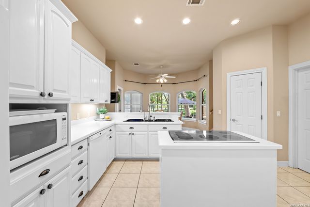 135 KENDALL PKWY, Boerne, TX 78015