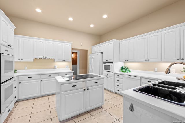 135 KENDALL PKWY, Boerne, TX 78015