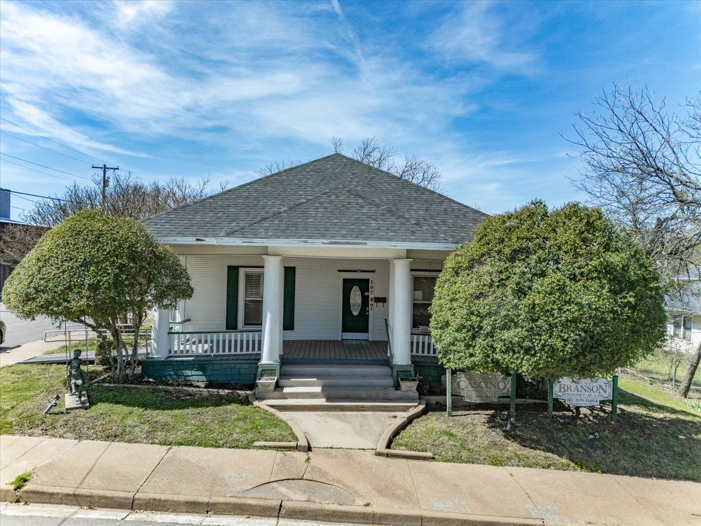 107 N Alamo Street, Weatherford, TX 76086 — photo 2