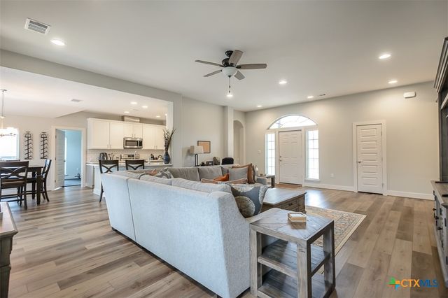 4001 Crockett Avenue, Lago Vista, TX 78645