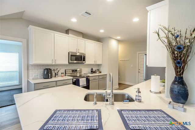4001 Crockett Avenue, Lago Vista, TX 78645