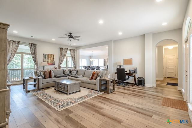4001 Crockett Avenue, Lago Vista, TX 78645