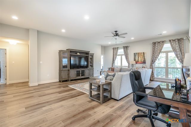 4001 Crockett Avenue, Lago Vista, TX 78645