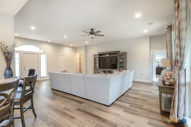 4001 Crockett Avenue, Lago Vista, TX 78645