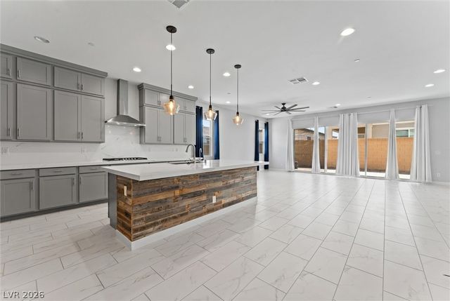 879 Klamath Springs Street, Henderson, NV 89011