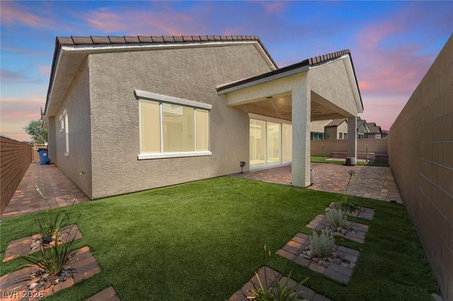 879 Klamath Springs Street, Henderson, NV 89011