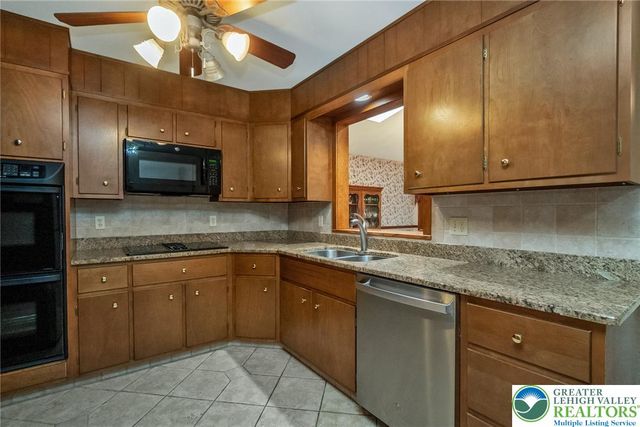 1328 Russett Road, Upper Macungie Twp, PA 18104