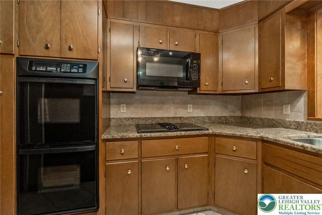 1328 Russett Road, Upper Macungie Twp, PA 18104