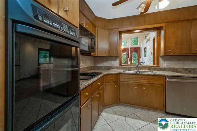 1328 Russett Road, Upper Macungie Twp, PA 18104