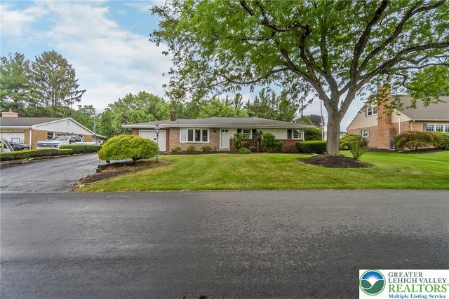 1328 Russett Road, Upper Macungie Twp, PA 18104