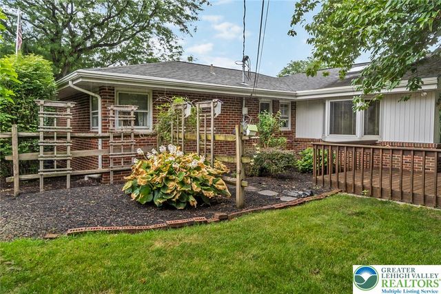 1328 Russett Road, Upper Macungie Twp, PA 18104
