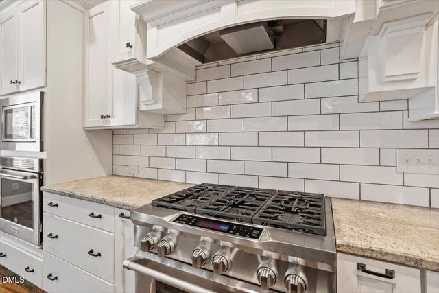 2405 Vetrina Way, Apex, NC 27502
