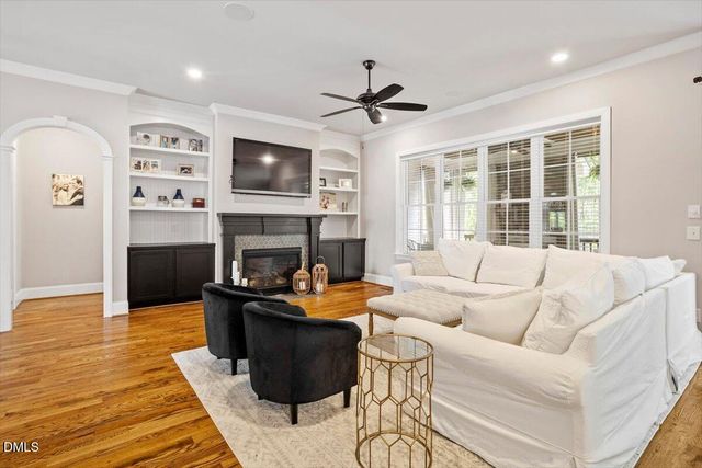2405 Vetrina Way, Apex, NC 27502