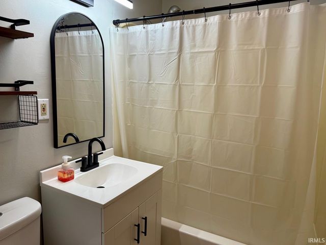 2208 Beauvour Court, Kokomo, IN 46902