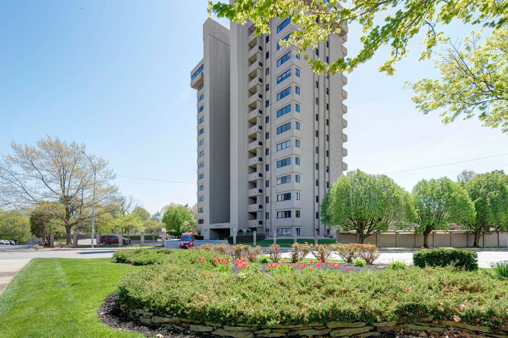 350 South John Q Hammons Parkway, 8-B, Springfield, MO 65806