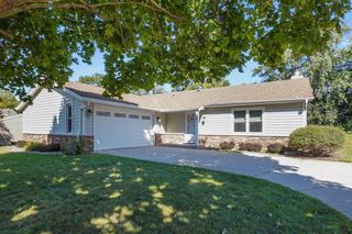 1261 Timber RIDGE, Pewaukee, WI 53072