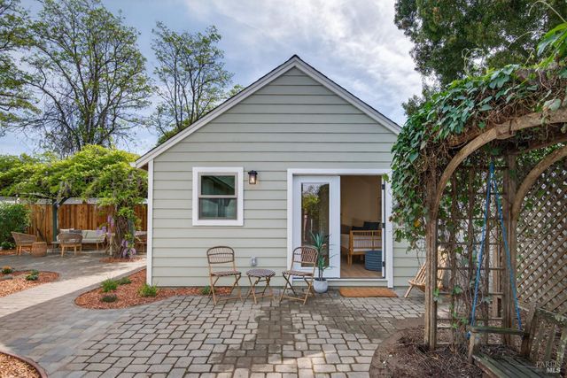 617 G St, Petaluma, CA 94952