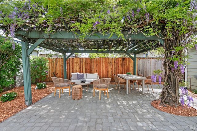 617 G St, Petaluma, CA 94952