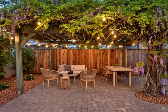 617 G St, Petaluma, CA 94952