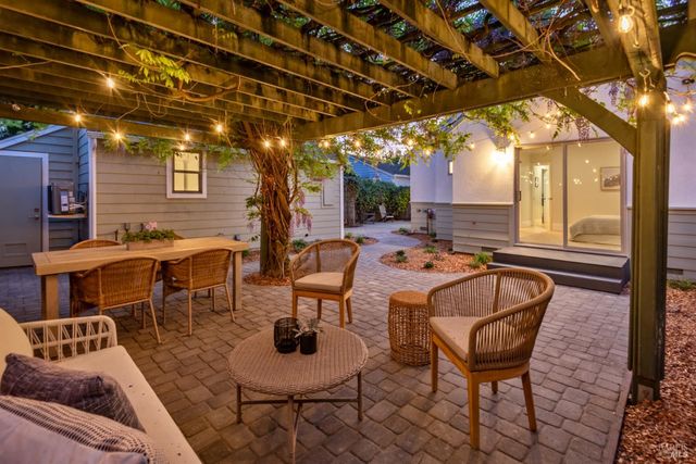 617 G St, Petaluma, CA 94952