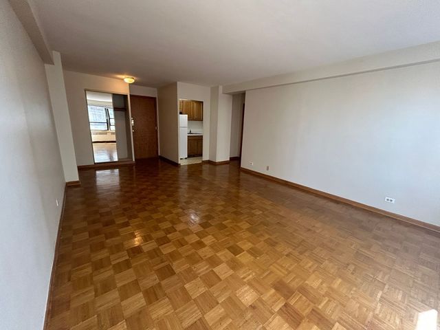 4180 N Marine Drive 310, Chicago, IL 60613