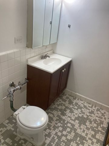 4180 N Marine Drive 310, Chicago, IL 60613