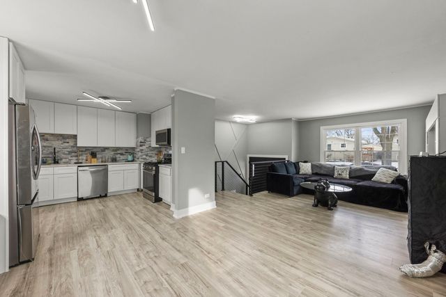 1364 Leslie Lane, Glendale Heights, IL 60139