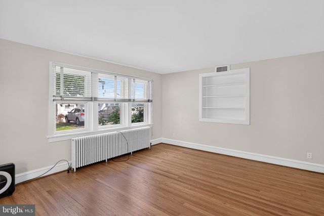 109 OAK ST, Elmer, NJ 08318