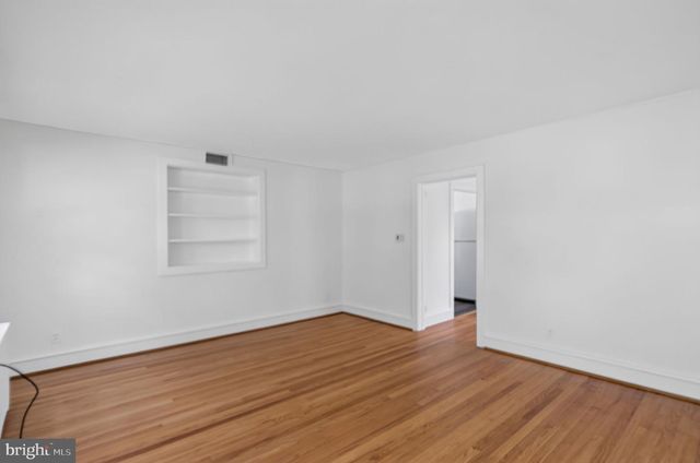 109 OAK ST, Elmer, NJ 08318