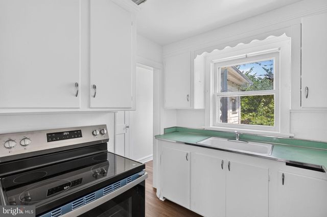 109 OAK ST, Elmer, NJ 08318