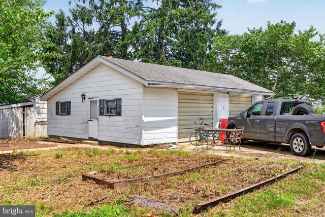 109 OAK ST, Elmer, NJ 08318
