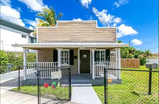 406 Foster Rd, Hallandale Beach, FL 33009