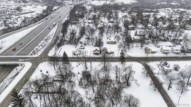 1215 S Grand Traverse Street, Flint, MI 48502