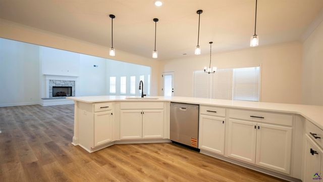 311 Garnet Drive, Bonaire, GA 31005