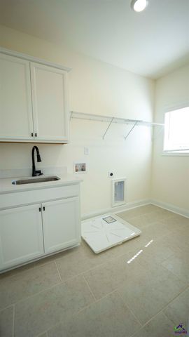 311 Garnet Drive, Bonaire, GA 31005