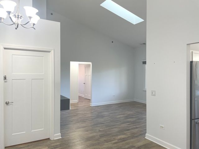881 N Swift Road 308, Addison, IL 60101