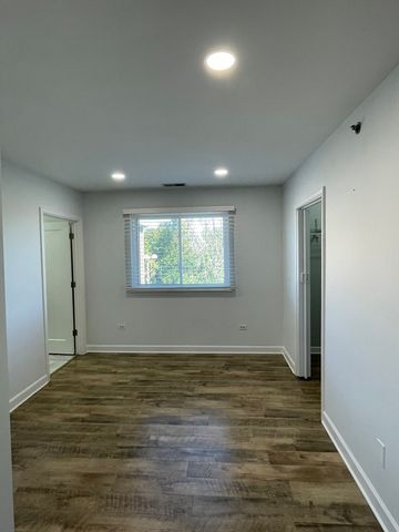 881 N Swift Road 308, Addison, IL 60101