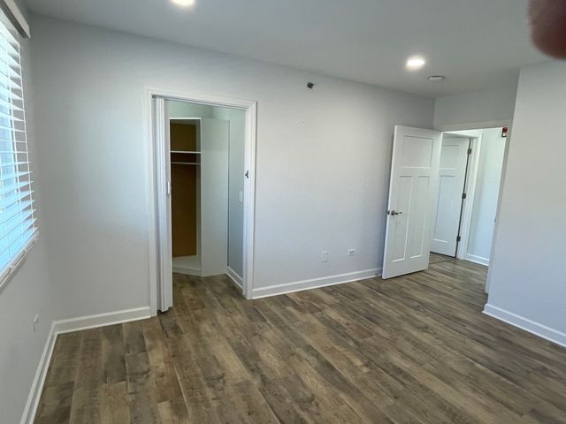 881 N Swift Road 308, Addison, IL 60101
