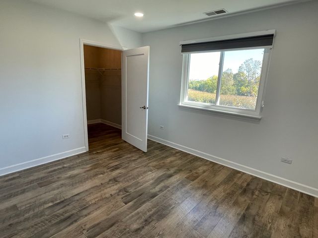 881 N Swift Road 308, Addison, IL 60101
