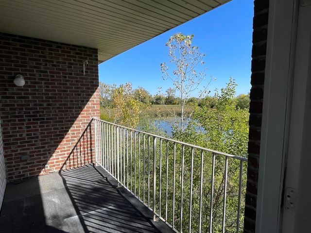 881 N Swift Road 308, Addison, IL 60101