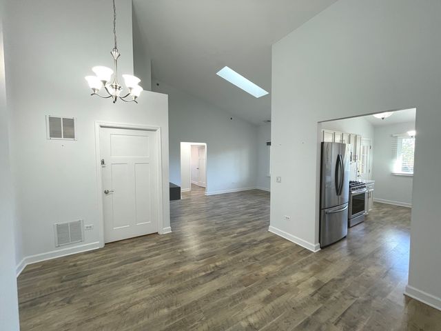 881 N Swift Road 308, Addison, IL 60101