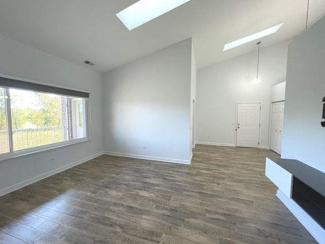 881 N Swift Road 308, Addison, IL 60101