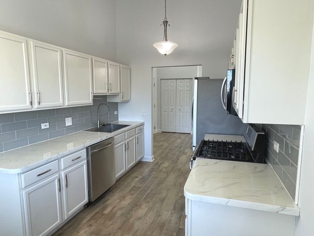 881 N Swift Road 308, Addison, IL 60101