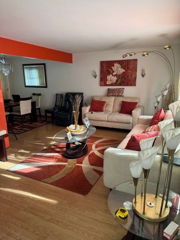 64 E 158th Place, South Holland, IL 60473