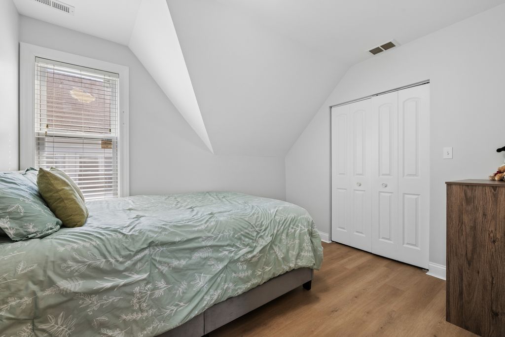 5351 W Foster Avenue, Chicago, IL 60630 — photo 3