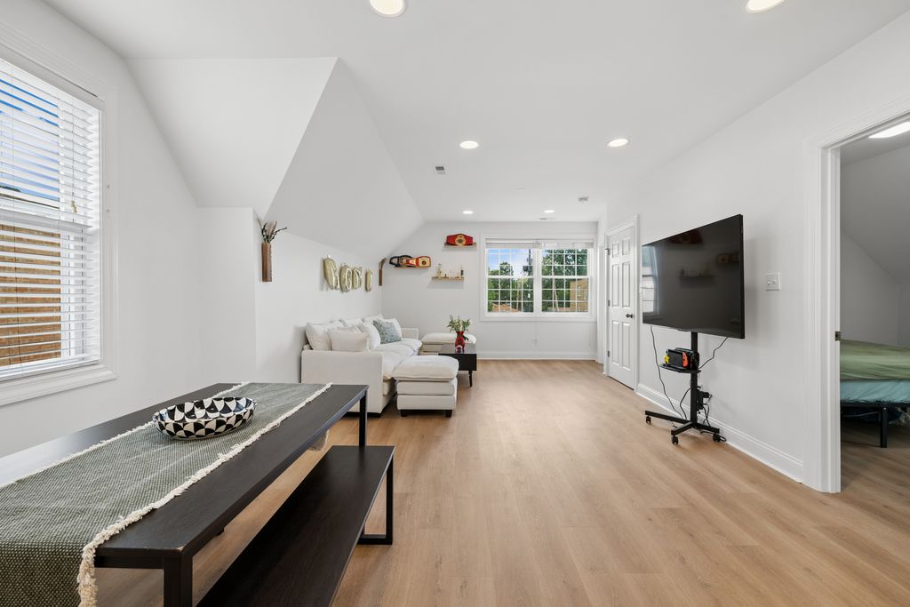 5351 W Foster Avenue, Chicago, IL 60630 — photo 5