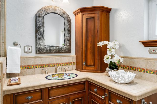 4125 Kuhnle Ave, Oakland, CA 94605