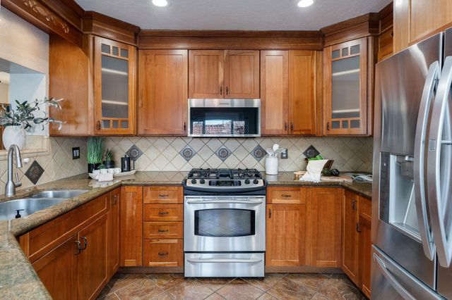 4125 Kuhnle Ave, Oakland, CA 94605